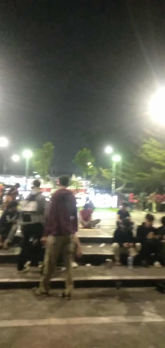 akan dikenang selamanya,, buka puasa di depan stasiun Senen..