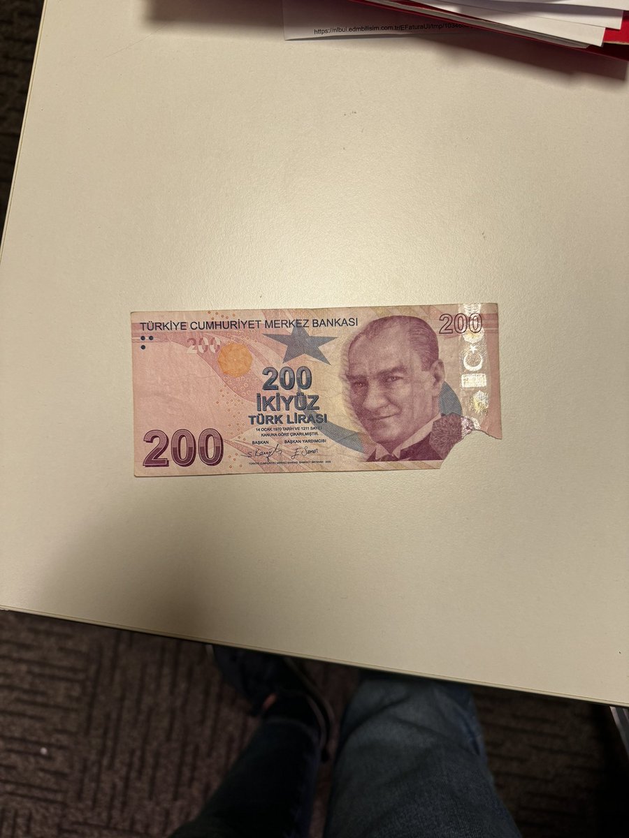 Yapı Kredi ATM den verilen para bu şekilde yırtık ne yapabilirim <a href="/YapiKredi/">Yapı Kredi</a> <a href="/YapiKrediHizmet/">Yapı Kredi Hizmet</a>