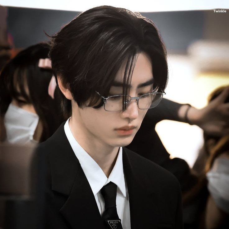 Akan ada banyak yang ingin menyakitimu. Semua, termasuk aku. Tapi percayalah ketika aku mengatakan bahwa hatiku akan menolak untuk itu.

DAY 4: Rebel/Leader
#SUNSUNECLIPSE
<a href="/2suneclipse/">SunSun ECLIPSE Fic Week ๋࣭ ⭑☽︎⋆</a>

A #Sunsun AU
Star-Crossed
🖋dstntflwr