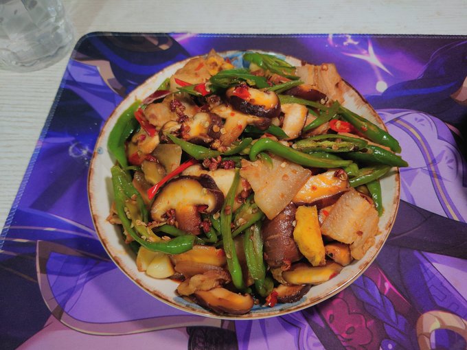 露米式麻辣香菇回锅肉🤤 https://t.co/Px9DHTc2uF<a href="/tag/%E4%BC%AA%E5%A8%98"class="tags"><span>#伪娘</span></a>