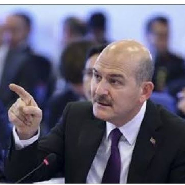 Süleyman Soylu, Türk Siyaset’inin en önemli aktörlerinden biridir. Lafı eğip bükmeye gerek yok; gerek muhalefet, gerek parti içindeki başarısız, beceriksiz, korkaklar Ne Tayyip Erdoğan’ı, Ne Ak Parti’yi, nede Süleyman Soylu’nun dik duruşuna engel olamayacaksınız. İstenmiyorsunuz