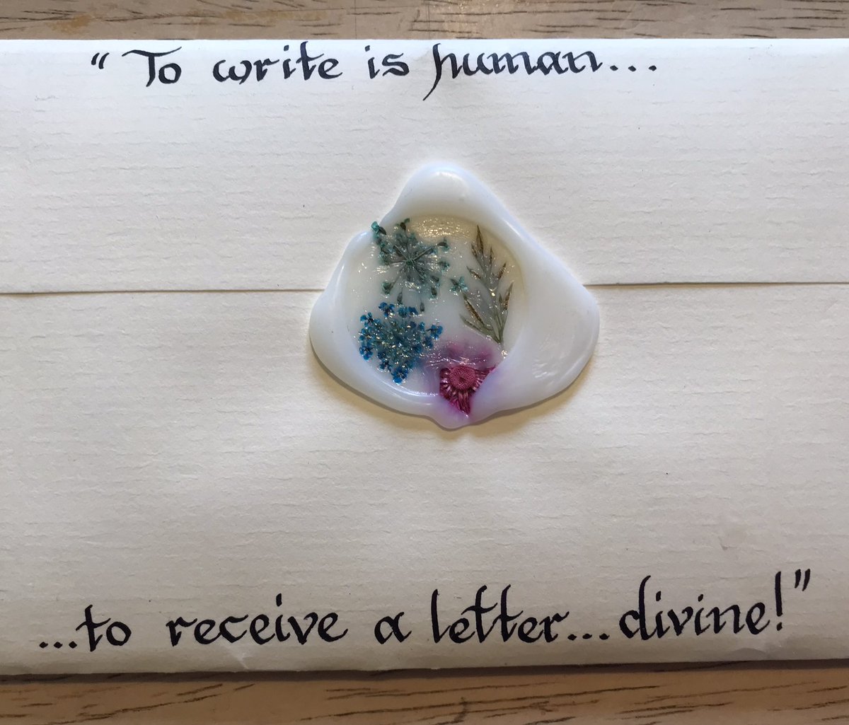 letterappsoc's tweet image. Yes, especially when it looks like this… 😍✉️💐