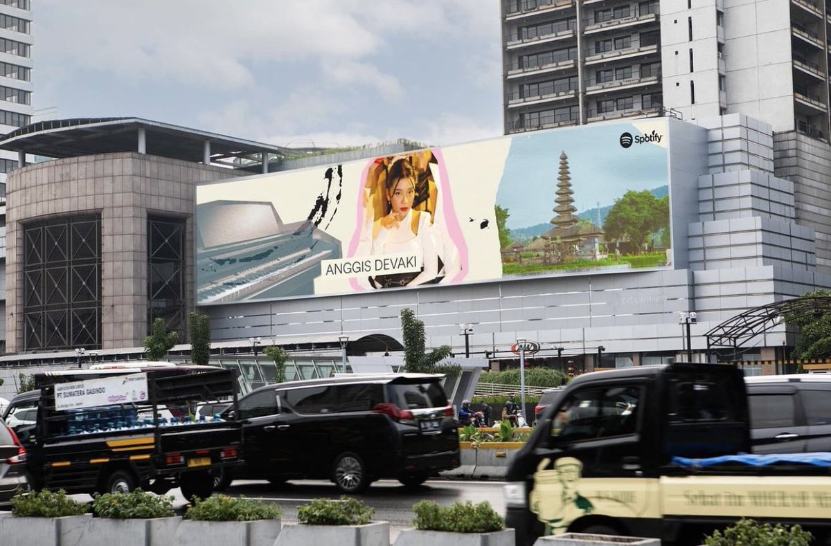 anggislova_ofc's tweet photo. Congratulations @anggis_devaki 🥹🤍
Anggis terpampang di Billboard Sudirman "Radar Spotify Indonesia" 🙌🏻
Terima Kasih @SpotifyID yang selalu mendukung Karya terbaik dari Anggis ya😍

#AnggisDevaki #spotify #spotifyid #RADAR #RADARSpotify #radar2024 #HITSRecords https://t.co/etoaD5LJk3