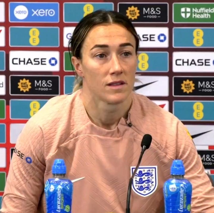 VeeraBarcaFem's tweet photo. Lucy Bronze today 📸 https://t.co/lBZtgeLm5f