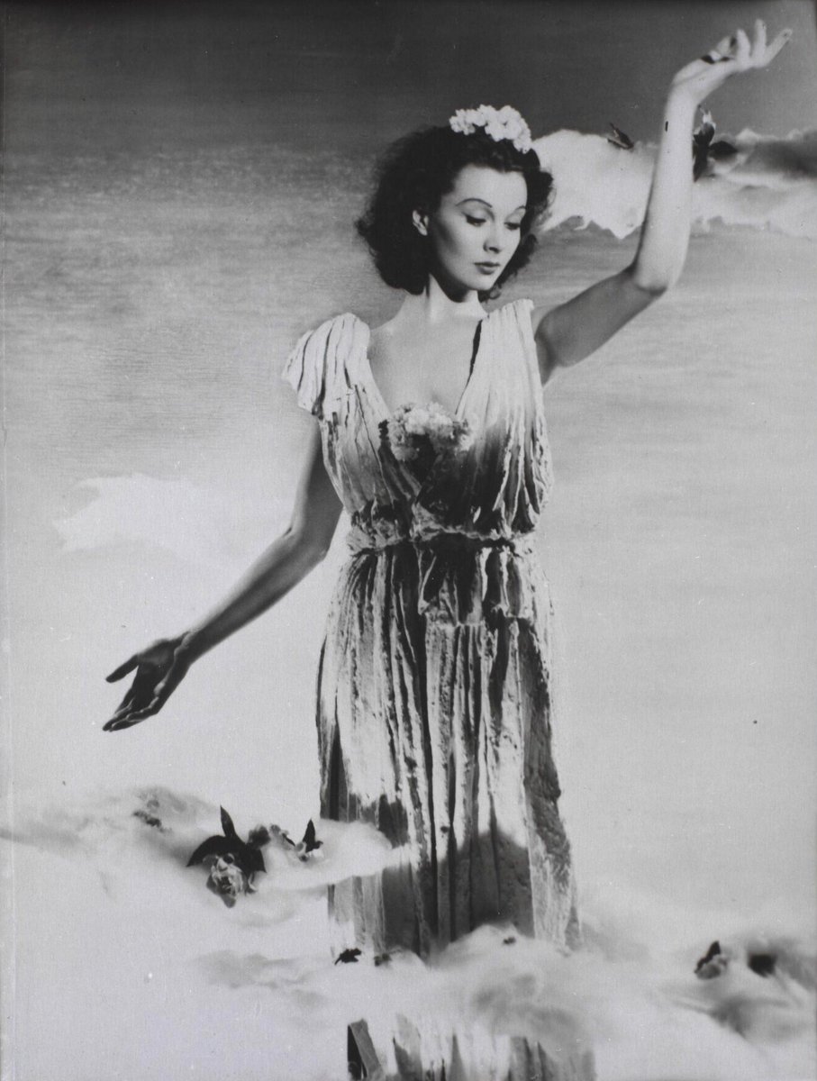 📷 Angus McBean, Vivien Leigh as Aurora, Goddess of Dawn, 1938