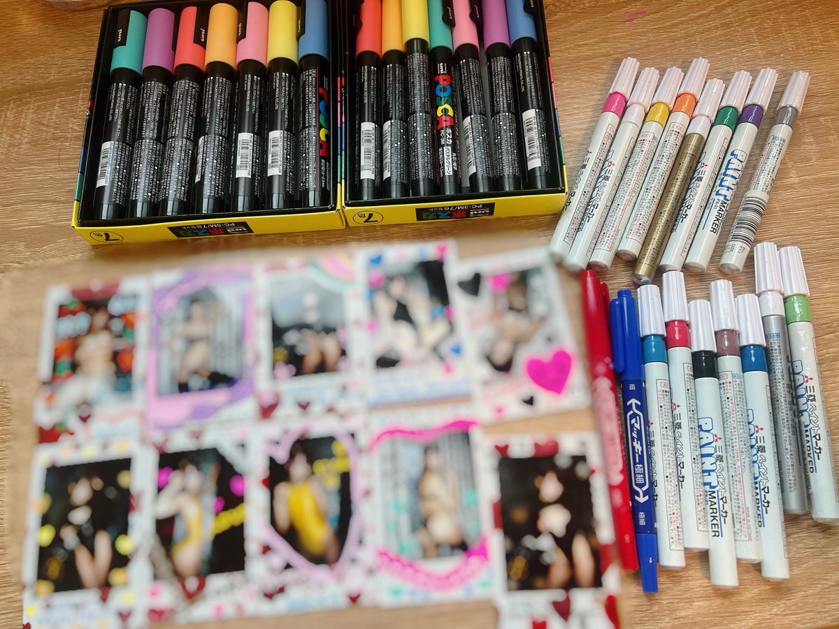 #pharfaite_sc のお品書きは、
明日の夜載せます💙

デコチェキ一生懸命らくがきしました🎨
カラフル！！ https://t.co/4LjPQbM2CS
