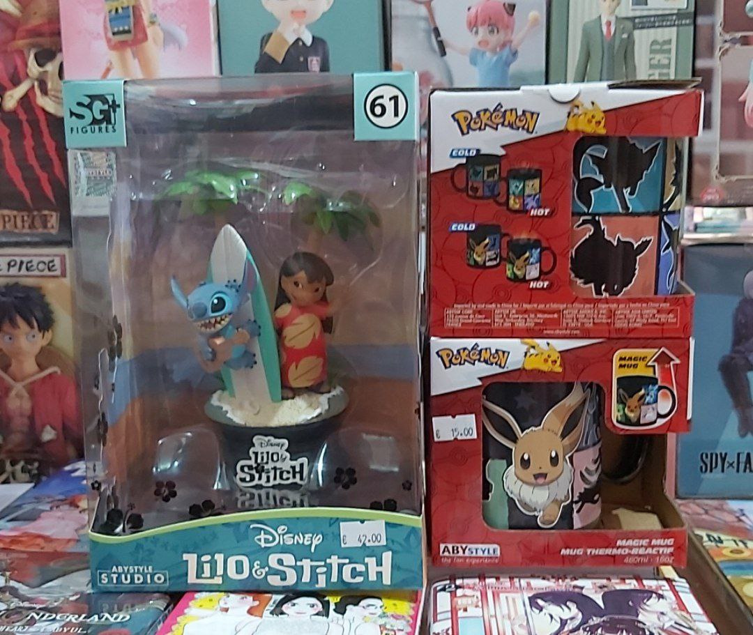 Mas novedades que nos han llegado hoy, de @KitsuneMangaEd y @galloediciones. También reponemos la figura surfera de Lilo & Stich, así como una taza térmica de Eevee y sus evoluciones de Abysse.