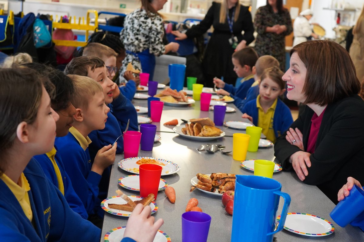 Huge thank you to the staff and pupils at Cherry Fold Primary School in Burnley for welcoming MP Bridget Phillipson to their Greggs Foundation Breakfast Club. Always a pleasure to show the positive impact of a Breakfast Club on the wider school community. bit.ly/4cUl8BA