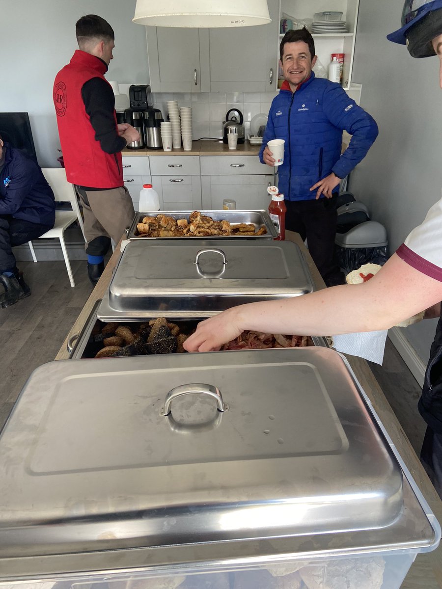 Thanks very much to Shane Foley for providing Breakfast for all the staff this morning! 🥓🍳 It is greatly appreciated 👏👏 #TeamJHR