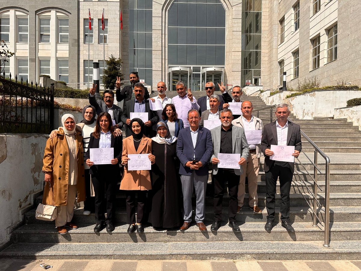 DemDilovasi's tweet photo. DİLOVASI BELEDİYE MECLİS ÜYELERİMİZ MAZBATALARINI ALDI!
-Eylem Güleser (İl & İlçe Meclis Üyesi)
-Ayhan Erkan
-Ramazan Akboğa
-Mehmet Gülek
-Güler Turgut
-Helin Çınar
-Bülent Yaman
-Yavuz Yol
Arkadaşlarımıza hayırlı olsun dileklerimizi iletiyor ve başarılar diliyoruz!
#DemHat https://t.co/xjhVXdZhnI