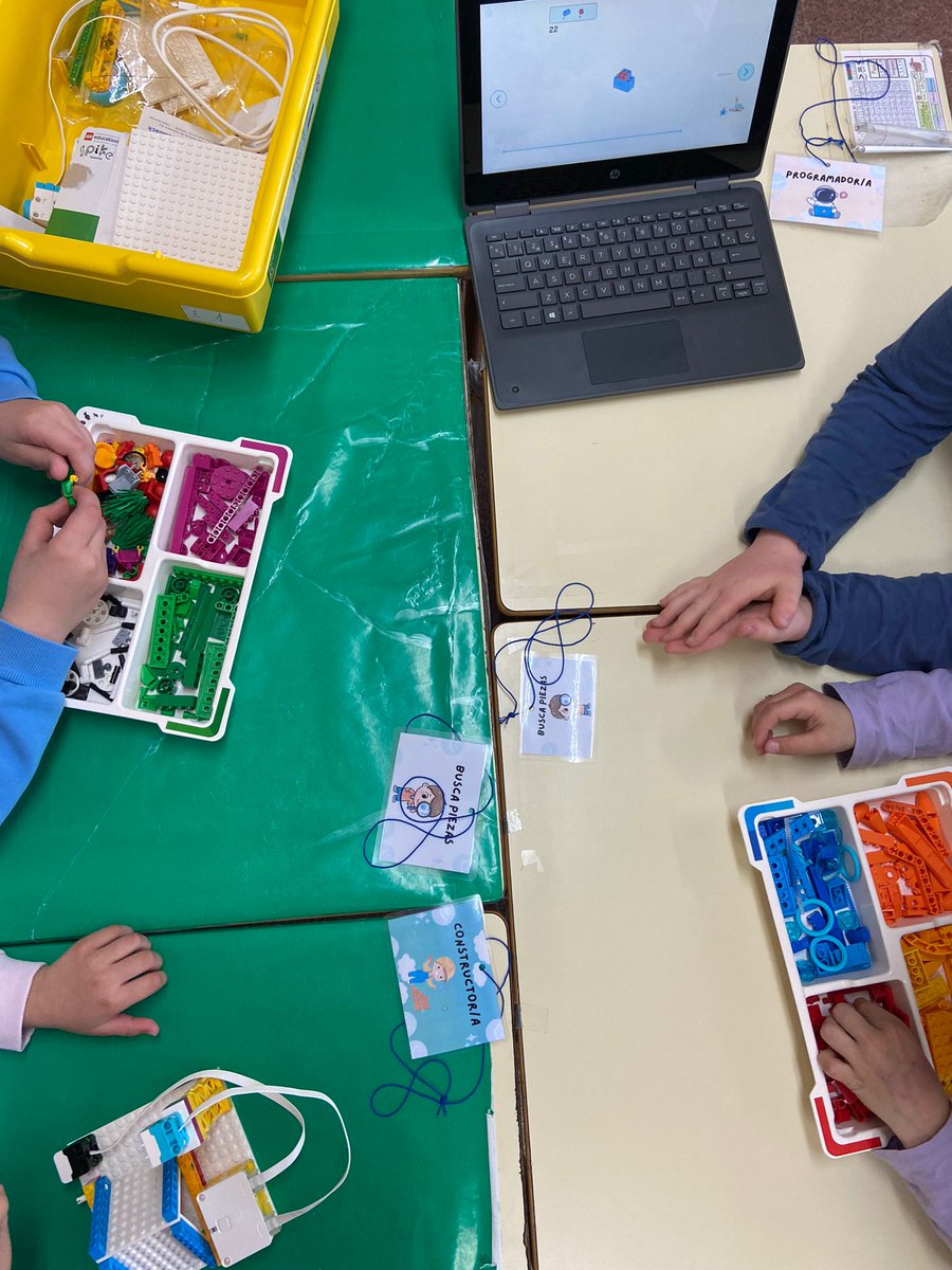 Magnífico trabajo con #Pensamientocomputacional #Robotica en el CEIP Teresa Revilla de Fresno dentro del Programa #Digitalizamoslaescuela, con el acompañamiento de los expertos Mentores Digitales
#SdA
<a href="/CDE_Valladolid/">Mentores Tecnológicos VA</a>
<a href="/educacyl/">Educación JCyL</a>
<a href="/educacionTIC/">Educación TIC</a>