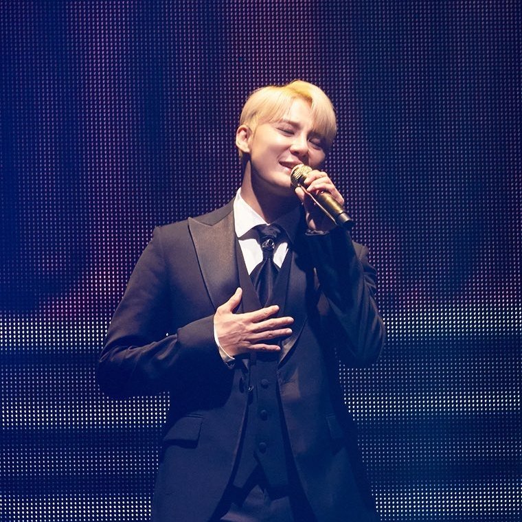 이놈의 혐생으로 울 준수 지상파 복귀를 뒤늦게 알다니...😭😭😭😭 진짜 감동이다..4월 말까지 언제 기다리니...😭😭