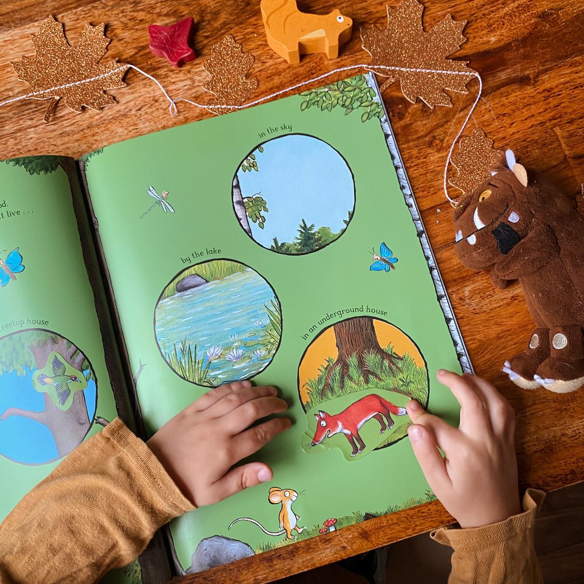 Need something to keep little ones busy during unpredictable April showers? ☔ The Gruffalo: A First Sticker Book is perfect for preschoolers with over 250 easy-to-use stickers to keep kids busy during the wet weather! 🌈 📚 buff.ly/4awROz0