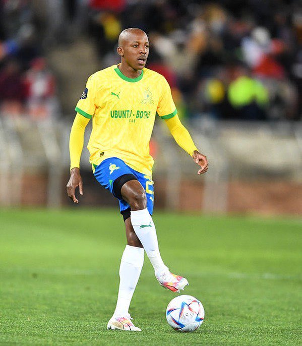 🌕🗞️| Burnley will sign Mamelodi Sundowns right-back Khuliso Mudau, who plays for the South African national team, in the summer, according to manager Rhulani Mokwena. [@bongofive] #TwitterClarets