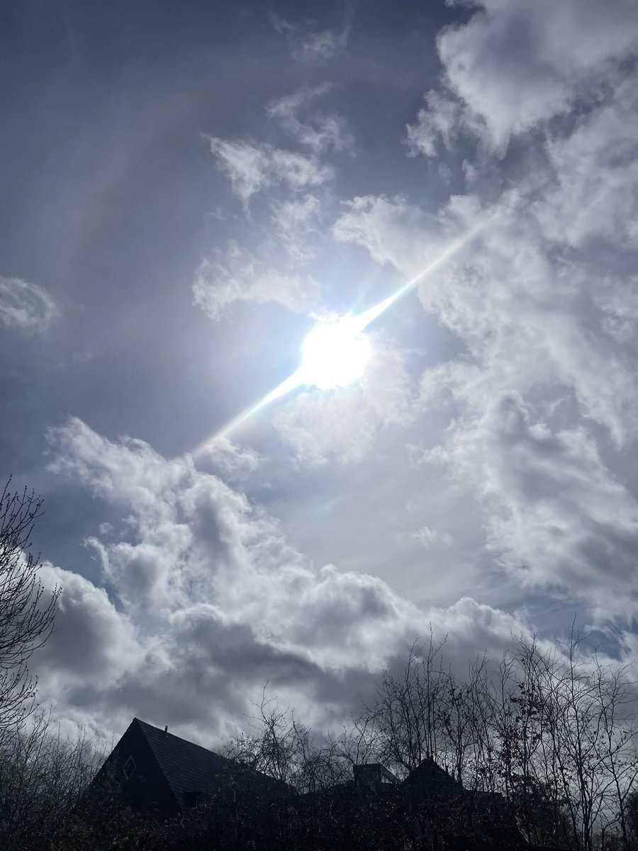 AnnekeStweets's tweet photo. Wat is dit? Voelt warm aan… https://t.co/xx8Tm4pj4r