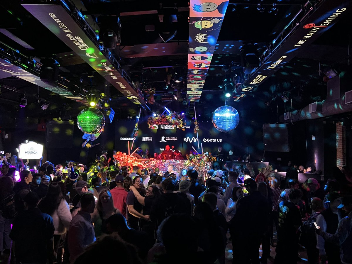 YouTube_djpitr's tweet photo. Last night was fire at  NFTNYC 2024 
THE HALVENING EVENT @NolchaShows https://t.co/ZkcTjyxNxR
