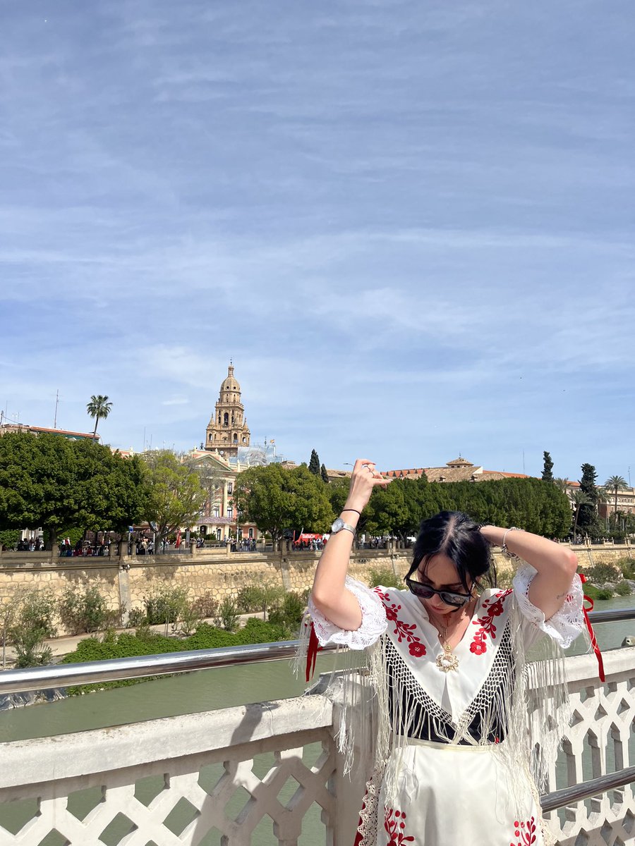 IreeeneGM's tweet photo. De la tierra donde la risa es oro y siempre es primavera🌈🍋🌺 https://t.co/bY2JjFRduU