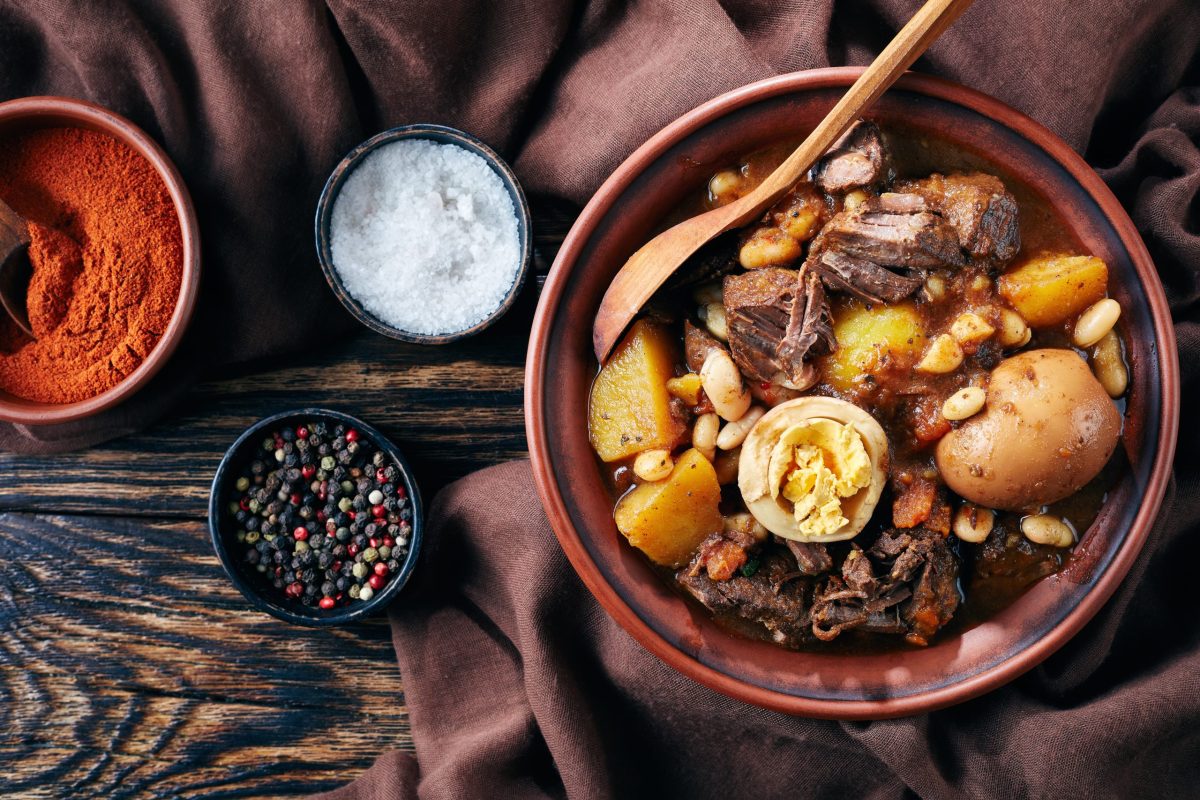Great Article about our beloved Cholent, its sacred comforting nourishment and the significant meaning we can find within it. Great 'food' for thought, from Bejamin DuBow. Shabbat Shalom! longreads.com/2024/02/20/cho…