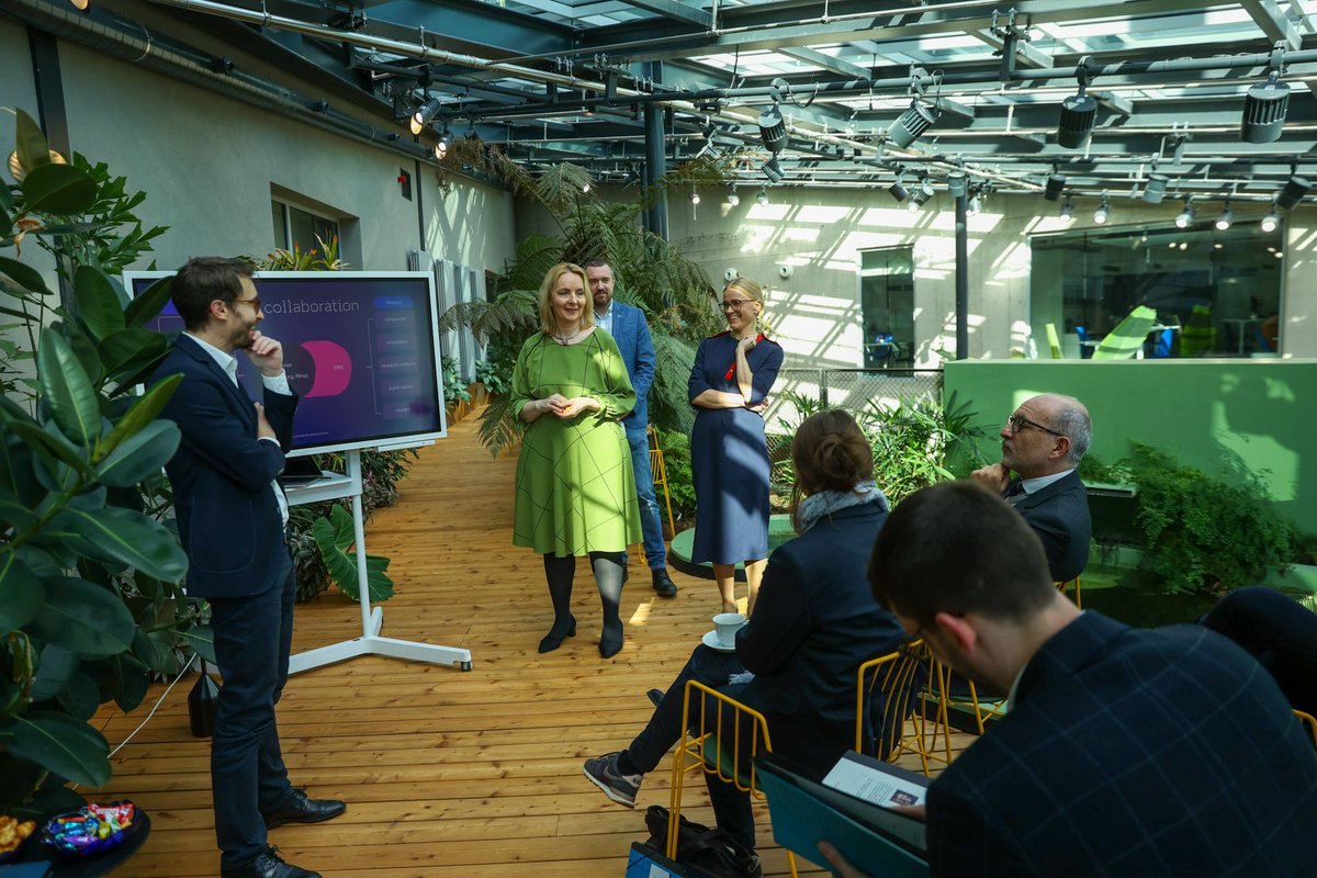 Estonia hosts high-level delegation from Hamburg seeking collaboration opportunities - the first visit of its magnitude in years, the 50-person delegation includes the heads of Philips, Beiersdorf, Airbus Operations, and Lufthansa Industry Solutions bit.ly/49qQht8