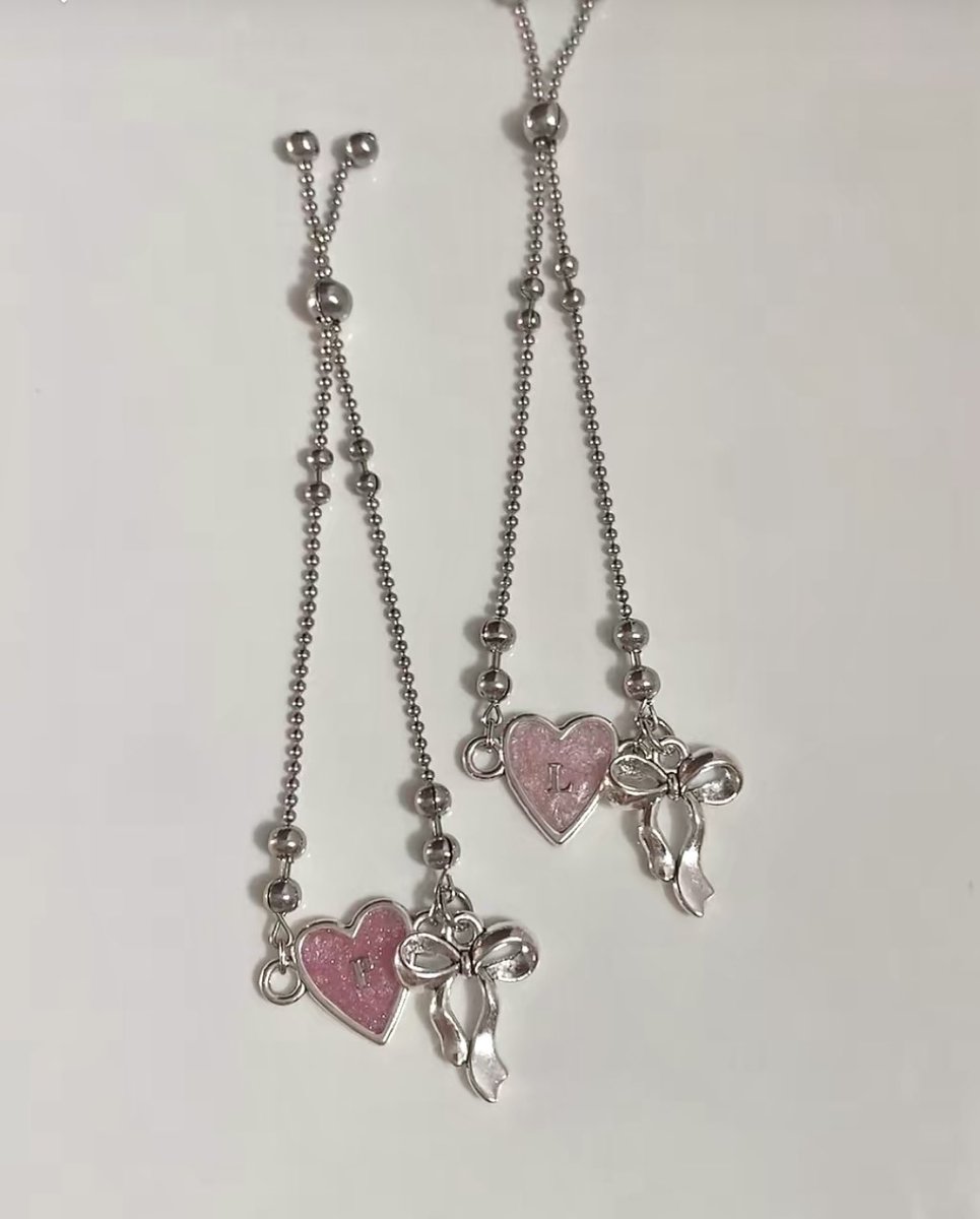 263juta's tweet photo. pretty initial necklace &amp; bracelet

— a thread https://t.co/LhPmNXs7UU