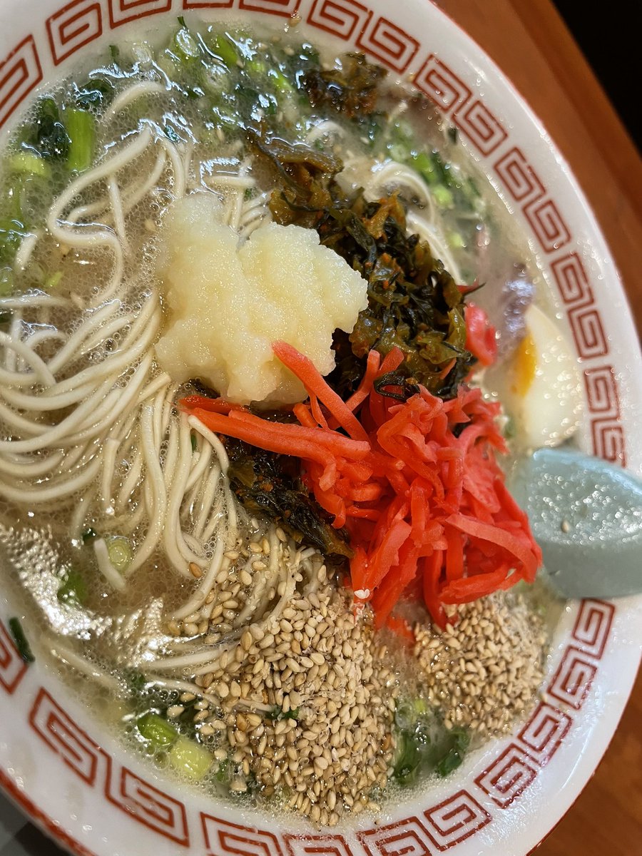 macsike's tweet photo. 博多一路🗾前橋市
博多らーめん🍜🤤
ぐんま豚骨の雄✨濃厚豚骨博多一路に今週もやってきましたそー‼️スタミナ回復の為 脂も少しお願いしました😉替玉ハリガネでフルトッピソグ
赤が足りない? #needmorered 美味しすぎる一杯🍜ゴチソーサマデシタ😋🙏 https://t.co/i7zoFV9rpc