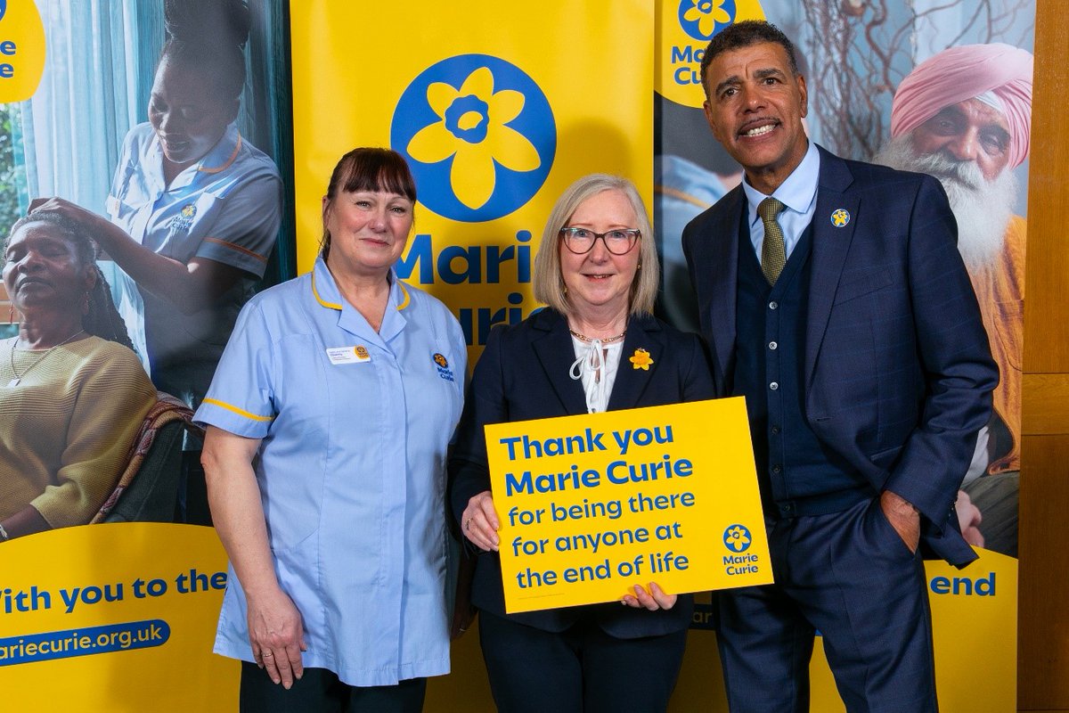 I was delighted to support the #GreatDaffodilAppeal alongside @chris_kammy in Parliament. @MarieCurieUK deliver vital care and support to people at the end of life, both in the comfort of their homes and in hospices across the UK.