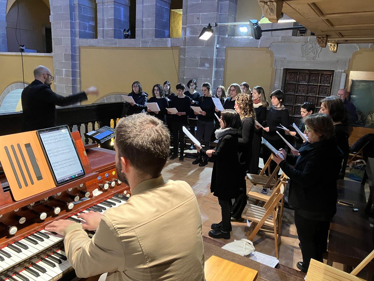 Pròxim concert! 📣 Aquest diumenge serem a Collbató, acompanyades a l'orgue per Berenguer Montserrat i dirigides per Carles Prat. 

📆 Diumenge 7 d'abril
⏰ 18h
📍 Església de Sant Corneli, Collbató
🎟️ Gratuït