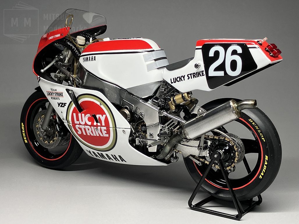 1/12 YAMAHA YZF750 '87 
#26 John Kocinski
完成しました。
他の作業の合間で少しずつ進めたので時間がかかりました。
資料が少ないコシンスキー号でしたが、完成すると流石の格好良さ☺️
フジミの８耐シリーズは積んでおいて損はないですね😌