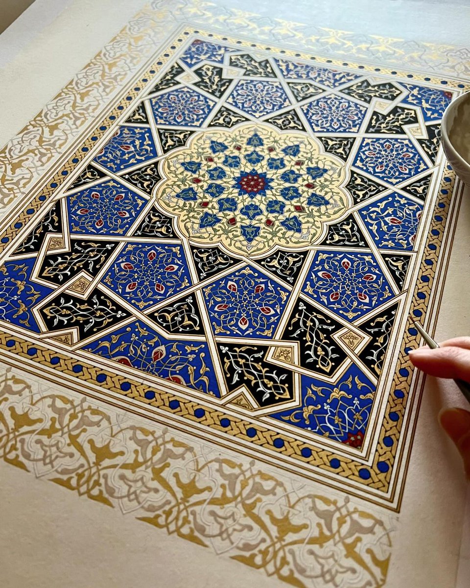 #EidMubarak to all those celebrating ✨ Islamic illumination is a decorative art that uses gold pigments to decorate the pages of Quran and books of poetry. Japanese artist Yukiko Futamura is seen working here on a geometric pattern from the Timurid Manuscripts.