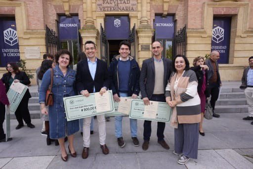 🗣️¡Enhorabuena a nuestros profesores @ManuelDGahete, José Ángel Siles López y Juan Antonio Moreno Gutiérrez por el reconocimiento a la excelencia de su labor docente! Muy orgullosos de acompañarlos en este acto tan entrañable 👏🏻👏🏻🆙 cordopolis.eldiario.es/1_abc6d5?utm_c…