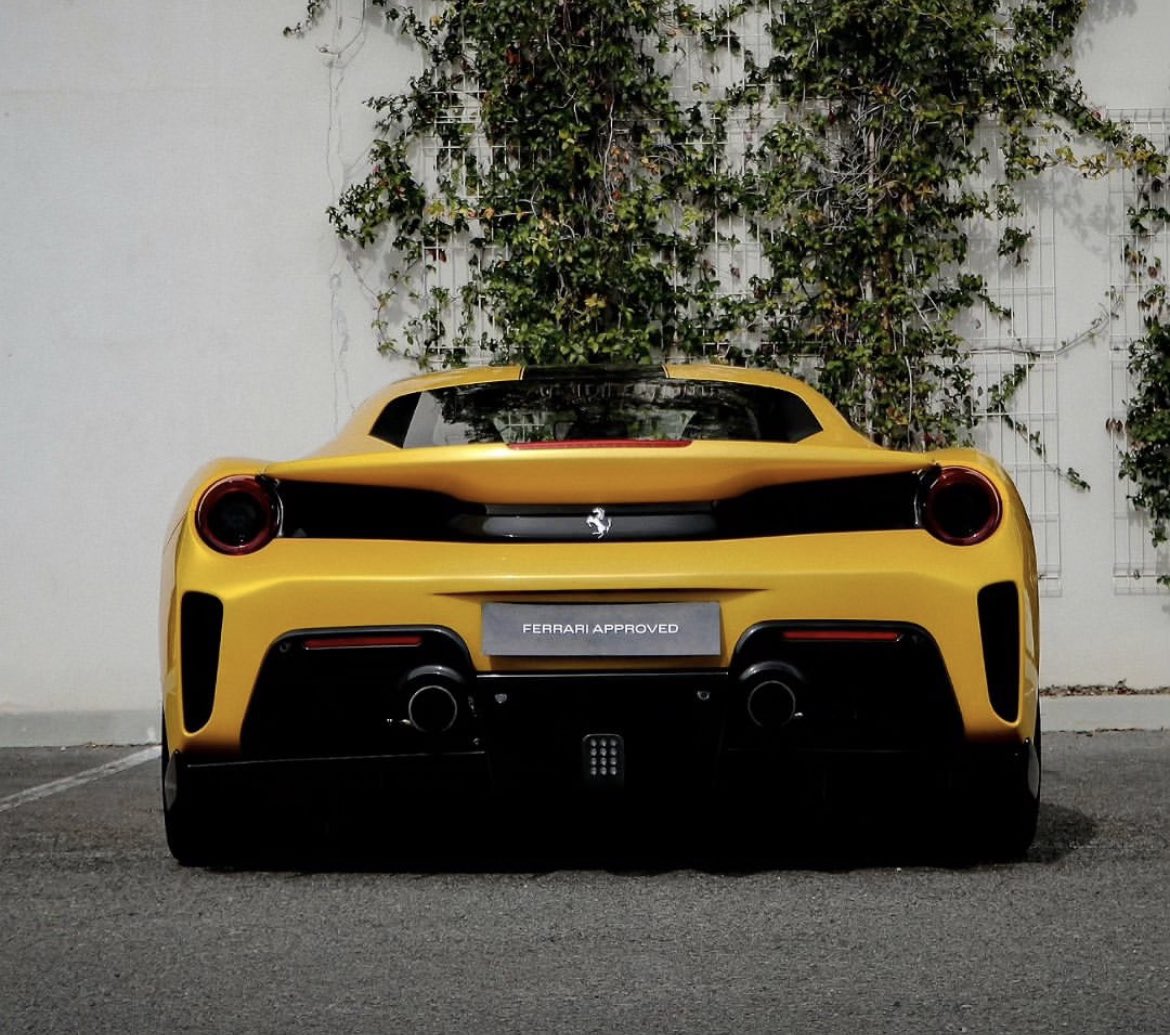 LuxuryCars365's tweet photo. Ferrari 488 Pista 🍋 https://t.co/SH12pwKV8d