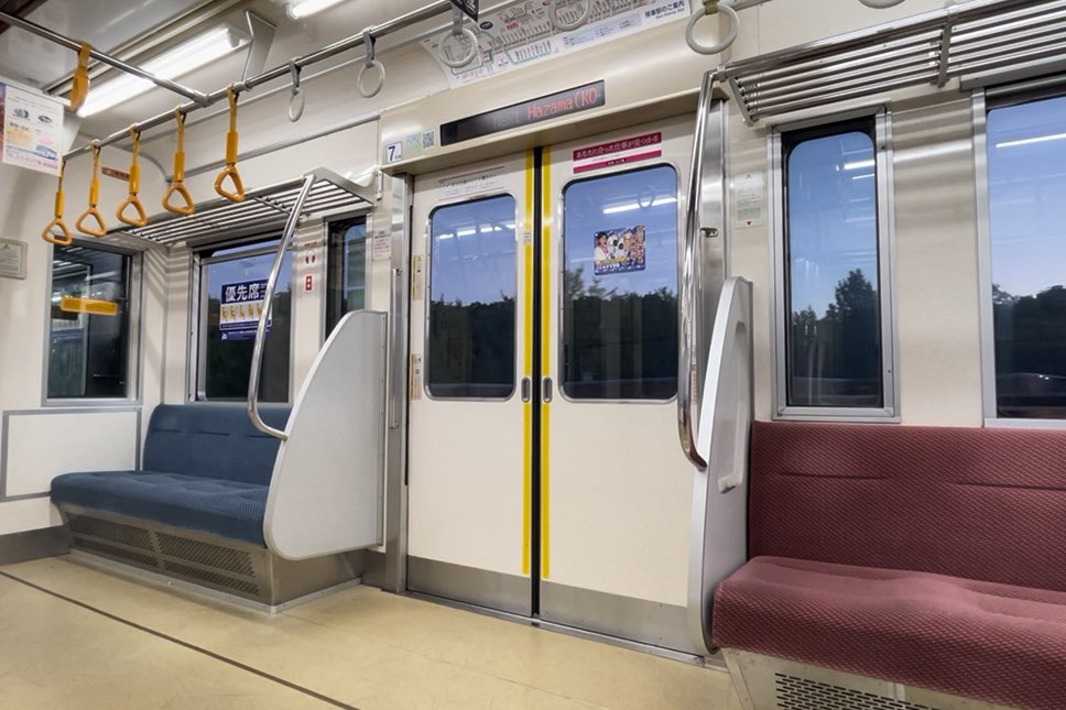 8730F入場により京王8000系内装未更新車が消滅とのことで… 赤モケット