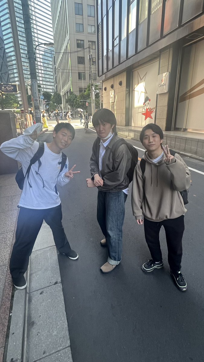 ma_ro_no0's tweet photo. 今日が鉛筆ドリルラストでした

3年間本当に幸せだったし、たくさん救われました

最後に会ってさようならができてよかったです

坊主の井上さんも金髪の久保さんも襟足長めのせかいさんもみてきたよ！！！ https://t.co/76VoBPqYUF