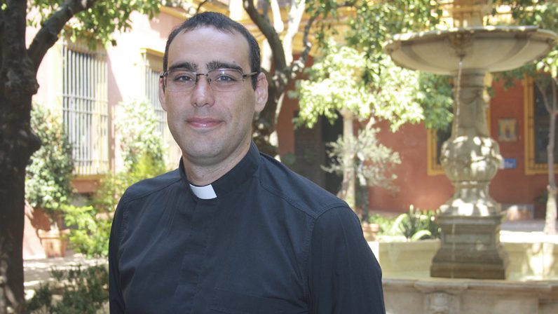 El sacerdote sevillano Óscar Díaz (@Oscar_PdS) participará en Roma en el Encuentro Internacional de Párrocos por el @Synod_va. ➡️Junto a Miguel Ángel González, de @CoriaCCDiocesis y Teófilo Nieto, de @diocesiszamora, representarán a la @Confepiscopal. archisevilla.org/el-sacerdote-s…