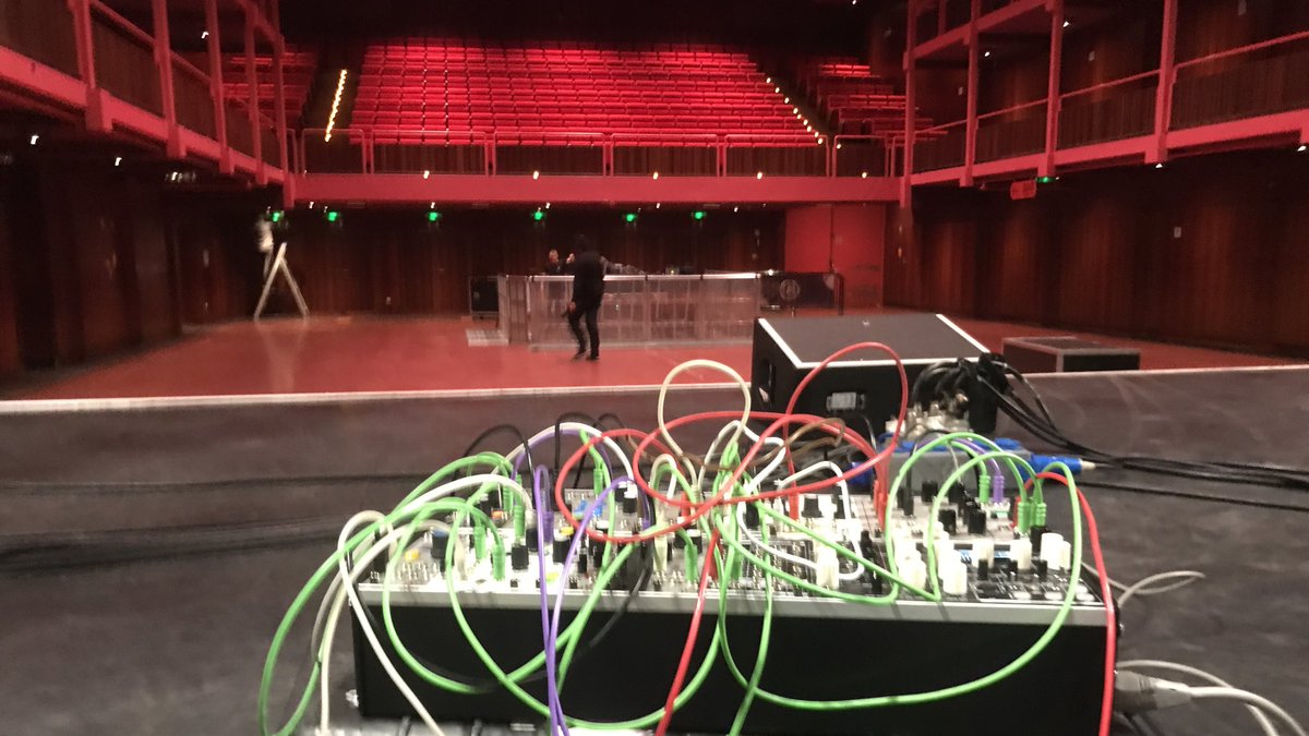 Setting up for the 4th and final stage of Mini-Euro-Tour… 

@ABconcerts 

@RussellHaswell supporting AUTECHRE

@dbaudiotechnik