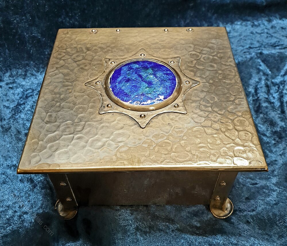 antiques_atlas's tweet photo. For sale on Antiques Atlas is this Arts & Crafts Copper & Enamel Box https://t.co/cCRqFvqI9Q
From Carlton Fine Art & Antique Centre #antiques @carltonantiques
#artsandcraftscopper #artsandcraftscopperbox #artsandcraftsmovement #aejones #aejonescopper https://t.co/naQadoDRh2