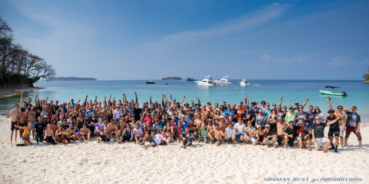 Hace 1 semana este grupo de turistas de mas de 20 países del mundo se reunió en Panama. 

Algunos se quedaron 9 días, otros llevan ya hasta 1 mes recorriendo desde Bocas Del Toro, Pedasi, Catalina, Coiba, Punta Chame, Las Perlas, Bayano y Sherman en Colon.
(Sigue)