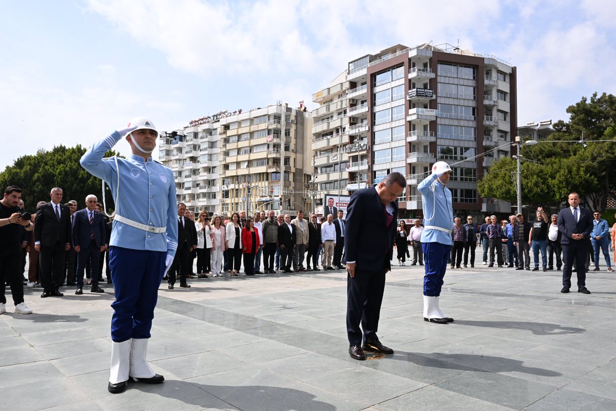 Mazbatamızı aldıktan sonra Cumhuriyet Meydanı'ndaki Atatürk Anıtı'na çelenk sunduk.

Ata'mızın ilkelerini yaşatarak ve aklımızdan hiç çıkarmayarak şehrimize 5 yıl daha hizmet edecek olmanın gururunu yaşıyorum. Cumhuriyetimizin ikinci yüzyılında Cumhuriyet ruhuyla hep birlikte