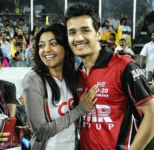 GKUi4cWWEAA8s_J?format=jpg&name=small