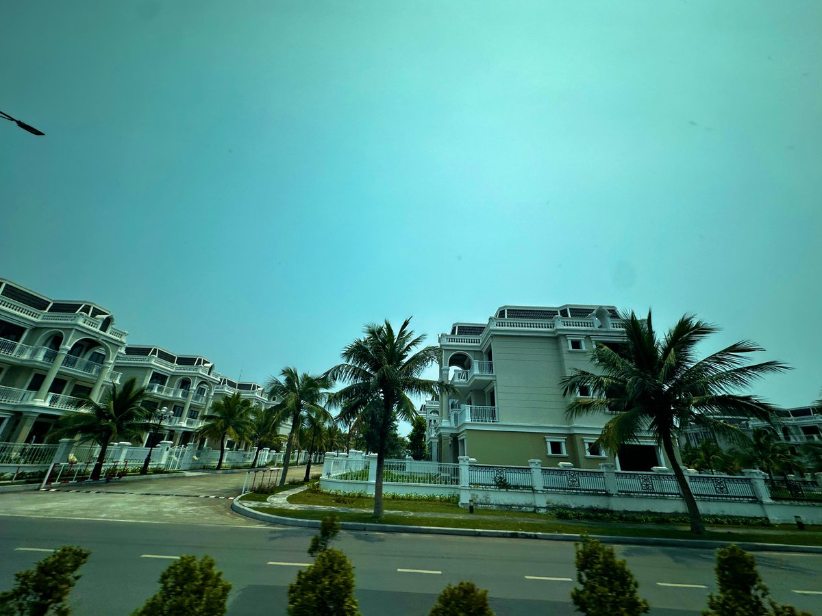 來看豪宅
都掌握在有錢人手裡
#沒人住沒人買豪宅都是假的
#這位朋友你想投資是腦袋有洞吧
#大羅神仙也無法把土變黃金