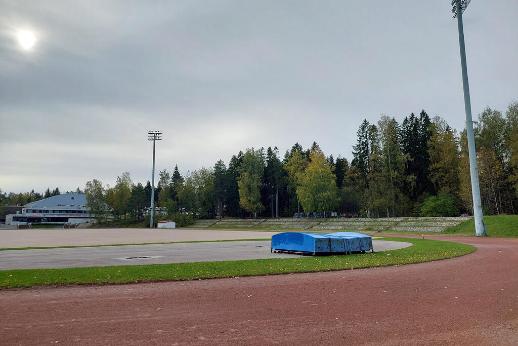 Kunnostamme Pirkkolan yleisurheilukentän 💪
🏃‍♀️ Juoksuradoille joustavat pinnoitteet 
🏅 Kentälle suorituspaikat hyppy- ja heittolajeille
🔨 Rinnekatsomon rakenteet korjataan ja uusitaan ja laajennetaan
💡 Valaistus uusitaan

👇
hel.fi/fi/uutiset/pir…