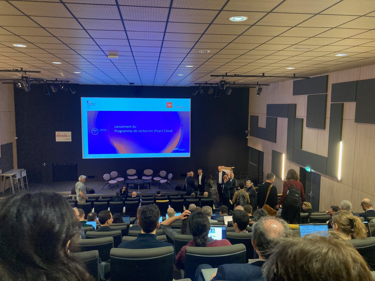 [#viedecentre]
Aujourd'hui, nous accueillons dans nos locaux à #Rennes, le lancement du #PEPR Cloud porté par le <a href="/CEA_Officiel/">CEA</a> et <a href="/Inria/">Inria</a>.
4 de nos équipes de recherche locales travaillent sur ce sujet : <a href="/KerData/">KerData</a>, <a href="/wideInriaIrisa/">WIDE IRISA/INRIA</a>, MAGELLAN et STACK
#France2030