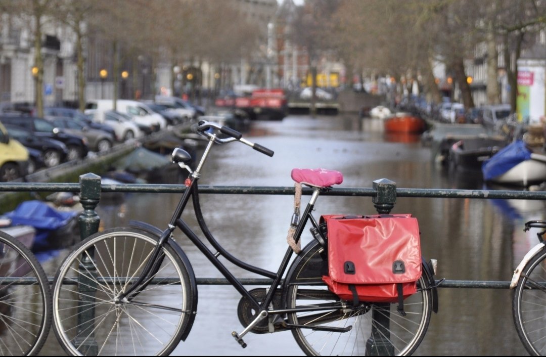 CitiesStreets's tweet photo. Classic Amsterdam street shot:))

#Amsterdam #streetphoto #streetphotography #streets #redbike #bike #canal https://t.co/nDwn1K63K3