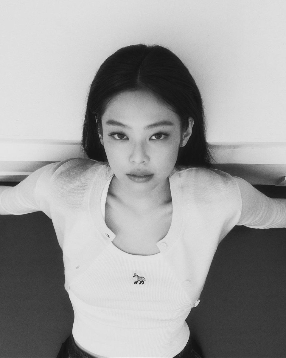 NEWSJENNlE's tweet photo. 📸 240404 #JENNIE for Maison Kitsuné https://t.co/P8LjKde5H9