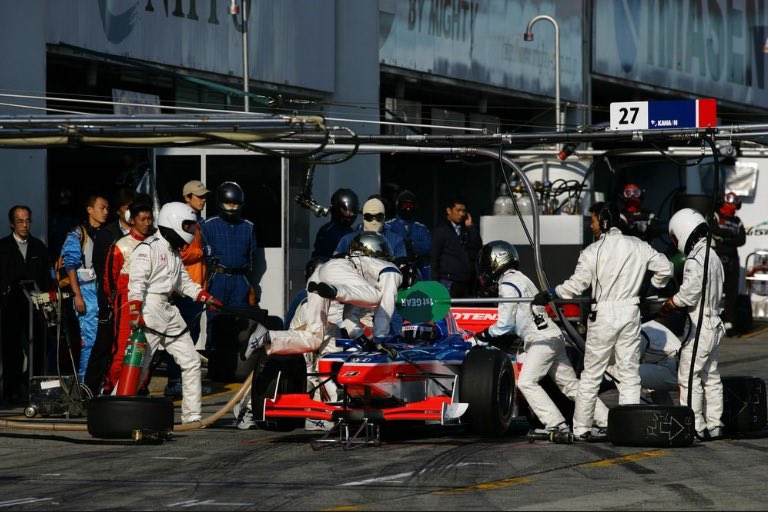 🇧🇷 #tbt Suzuka em 2007 de Fórmula Nippon. Minha primeira e única vez com o carro, e terminamos em P6. Pista incrível e categoria top! • 🇺🇸 #tbt 2007 at Suzuka with Formula Nippon. My first and only time with the car and we finished P6. Awesome track and racing series!