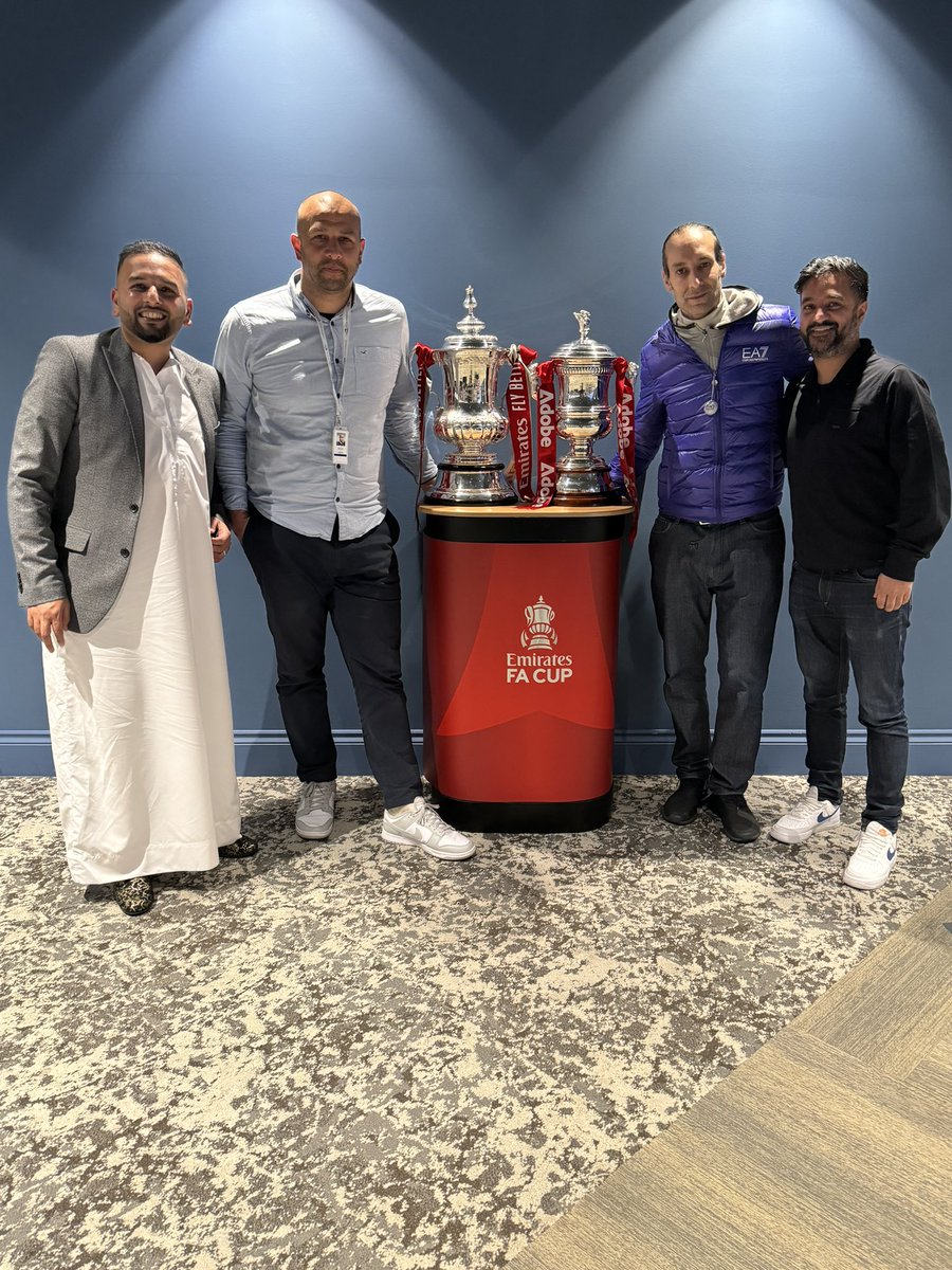 When you get to meet legends……@AnwarU01 @chauhnz @DevTrehan Always a pleasure to connect with amazing individuals in football who continue to do groundbreaking work within football.