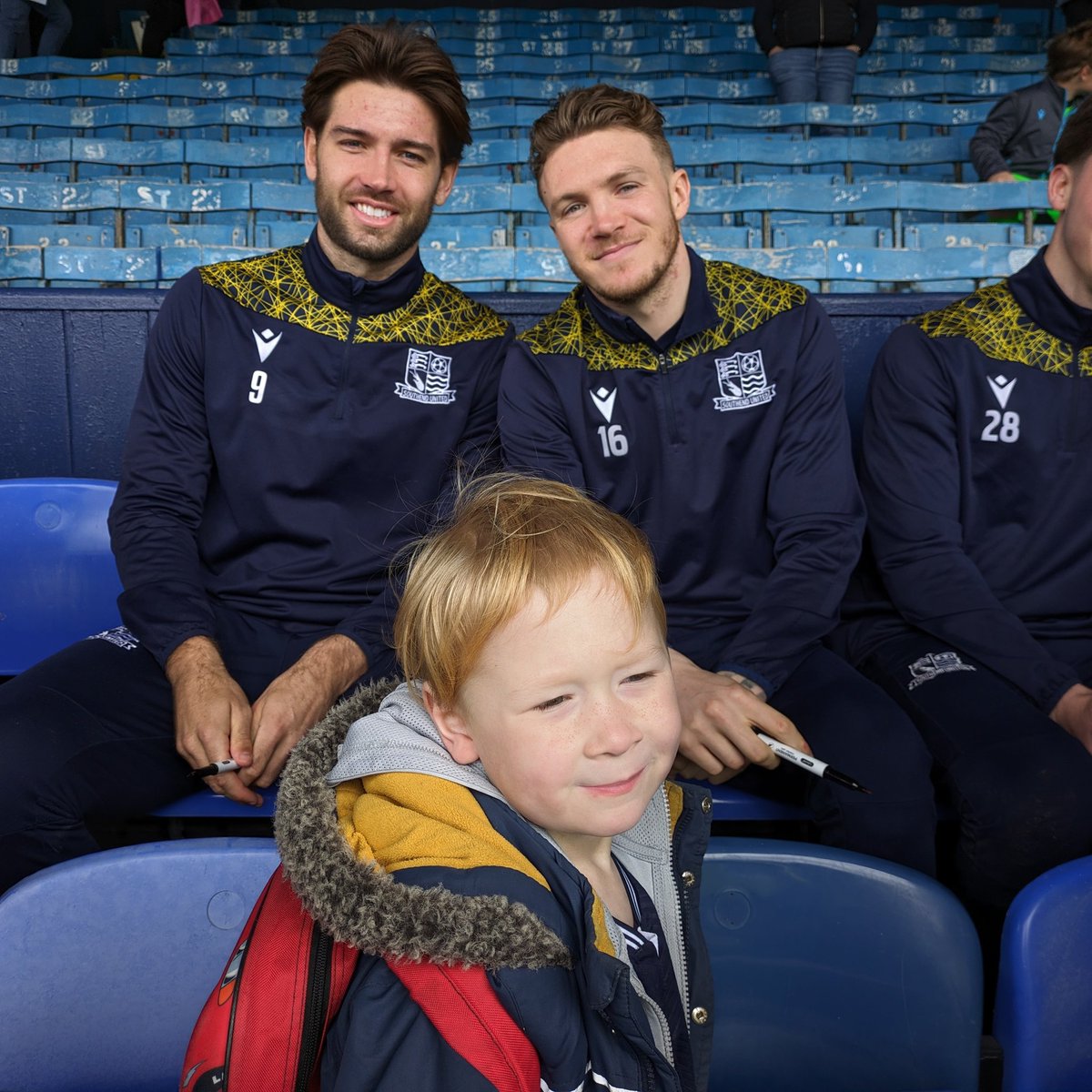 @SUFCRootsHall Open Training Day Harry's really happy to get pics of the 3 Harry's (although he was distracted 🫣) and to be sat in the management again with King Kev, @rubycurrie and @benno_1978 - thanks for remembering him! Thanks all involved @JuniorBlues2 @shrimperstrust 💙🦐