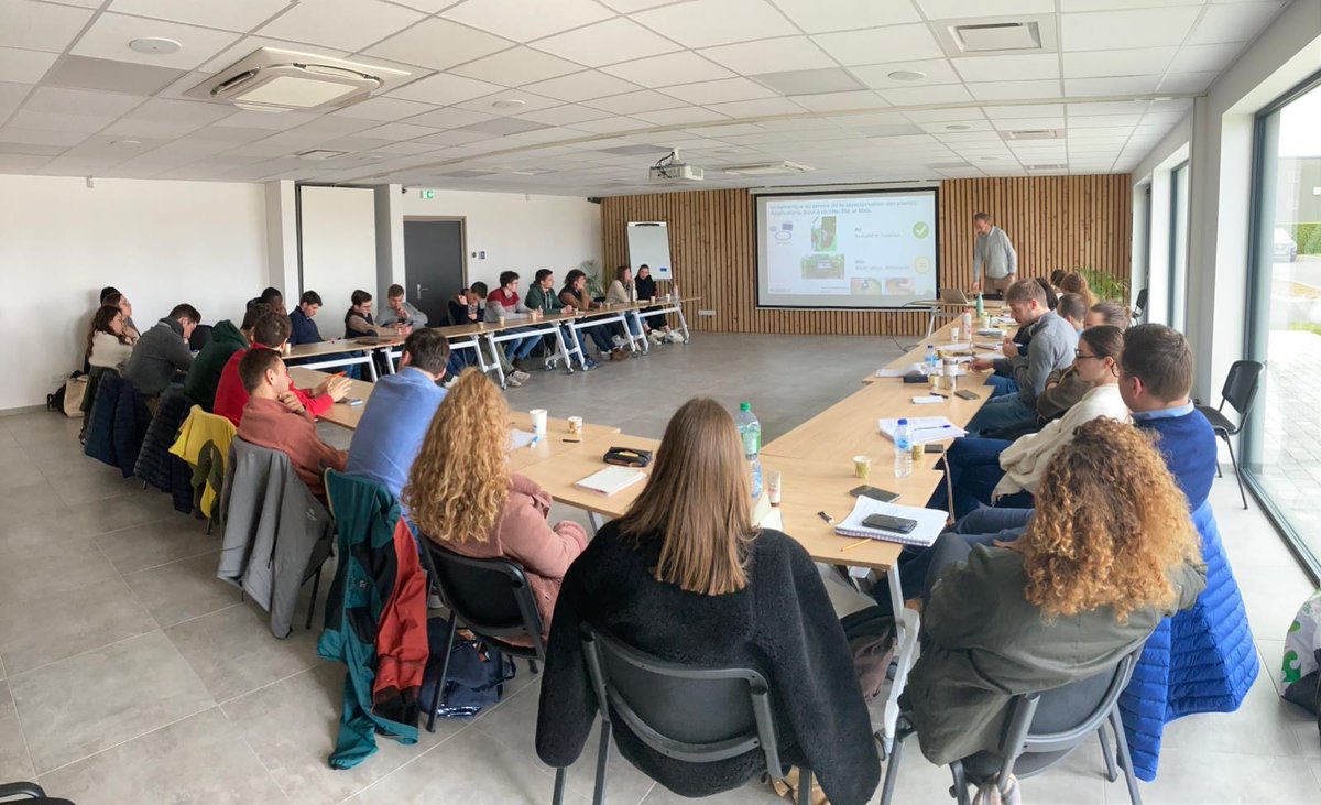 La Digistation a accueillit une trentaine d'étudiants de <a href="/Junia_ingenieur/">Junia_ingenieurs</a> pour échanger sur les travaux de la station <a href="/ArvalisHdF/">ARVALIS Hauts-de-France</a> 
#DigiStation #numérique #expérimentation #enseignementagricole