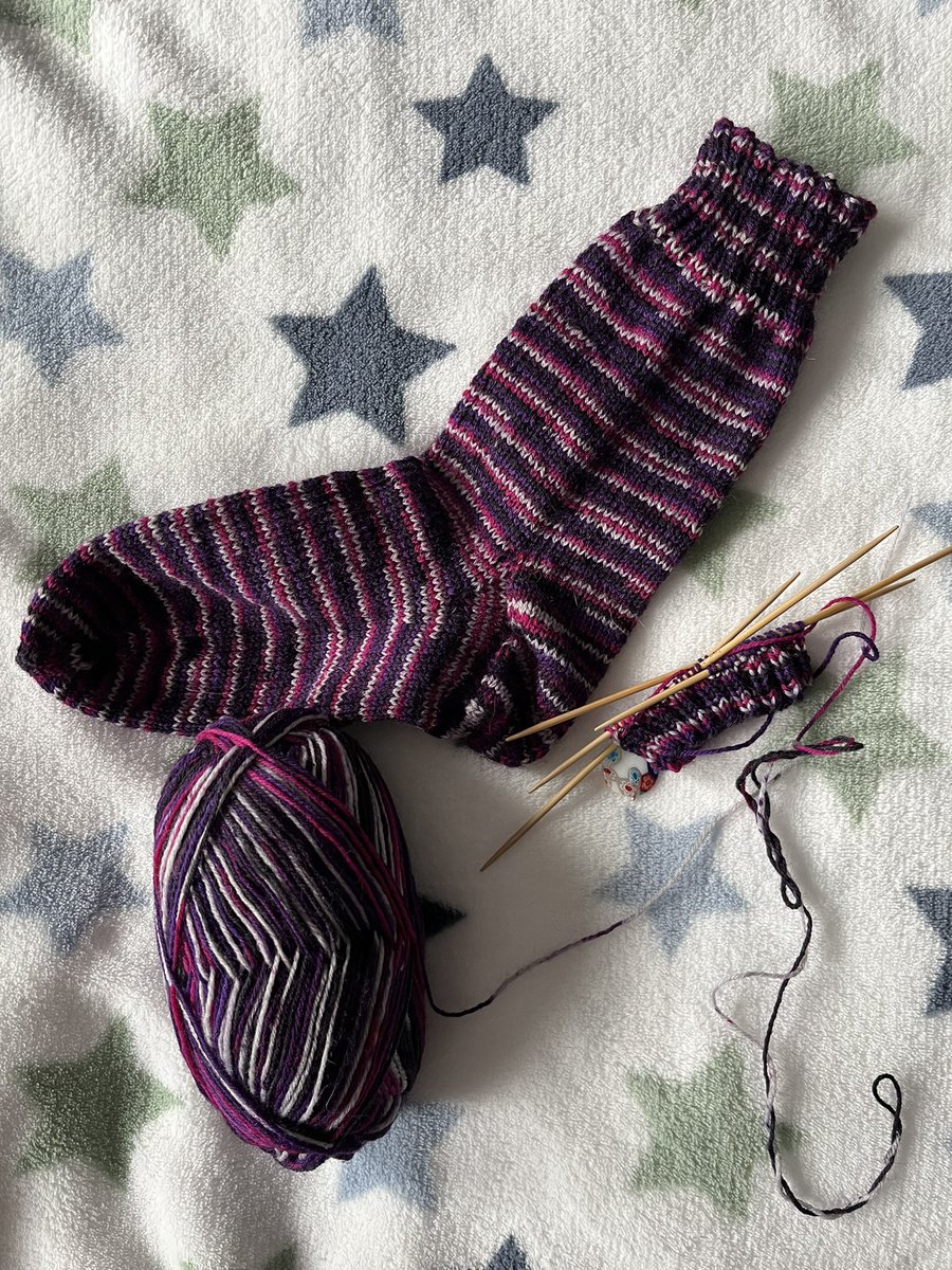Mein heutiges Update. Weit bin ich noch nicht gekommen…..
#stricken #sockenstricken #knitting #knittedsocks