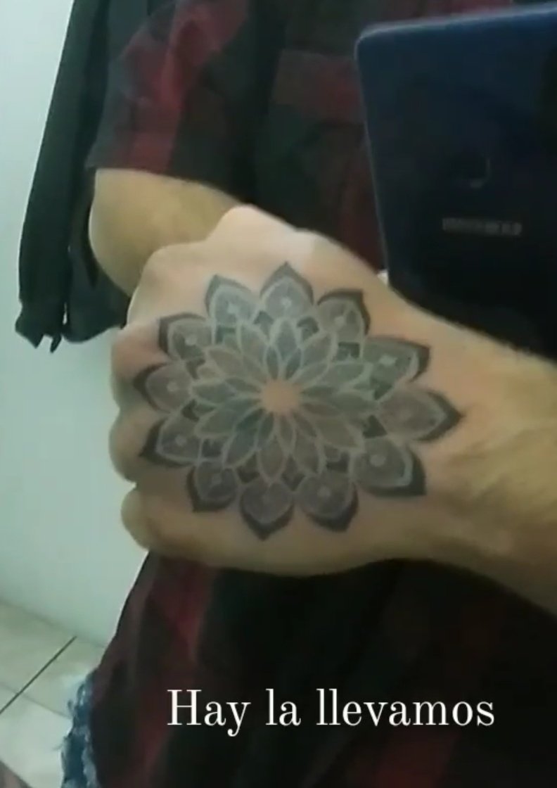 Vilksi's tweet photo. Todo empezó con una mandala en la mano jajaja, y de ahí valió vrg le seguí con más. Y los que faltan.😂 https://t.co/kDskR4mcsh
